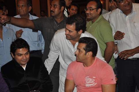 Salman Khan, Shahrukh Khan at Minister Mr.Baba Siddique's Iftar Party