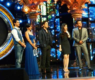 Cast promotes film Bajatey Raho on the set of Indian Idol Junior