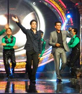 Cast promotes film Bajatey Raho on the set of Indian Idol Junior