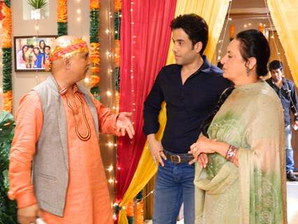 Cast promotes film Bajatey Raho on the set of Parvarrish