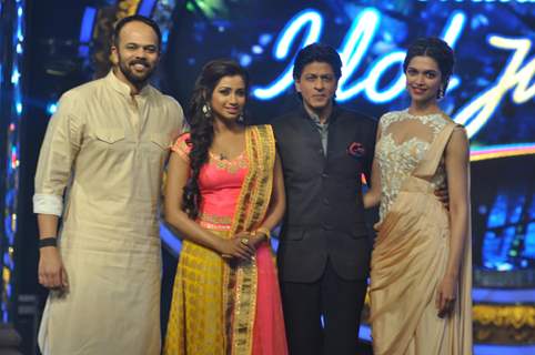 Film Chennai Express Promotion at Indian Idol Junior Set