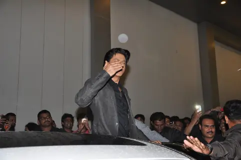 Shah Rukh Khan at Film Chennai Express Promotion at Indian Idol Junior Set