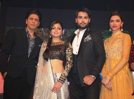 Shahrukh Khan, Deepika Padukone, Drashti Dhami and Vivian Dsena at the set of Madhubala