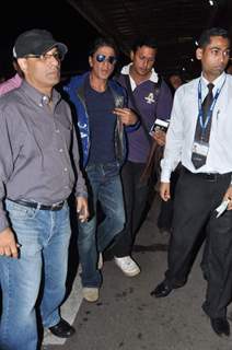 Shah Rukh Khan leaves for London