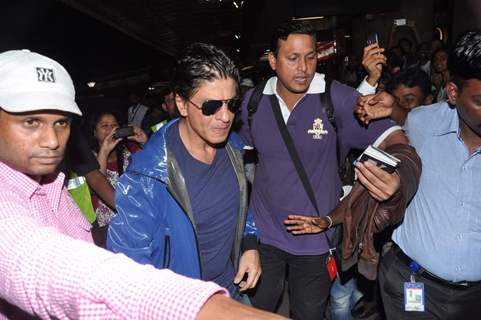 Shah Rukh Khan leaves for London