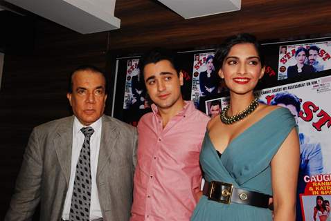 Imran Khan and Sonam Kapoor during the unveiling magazine of Stardust cover