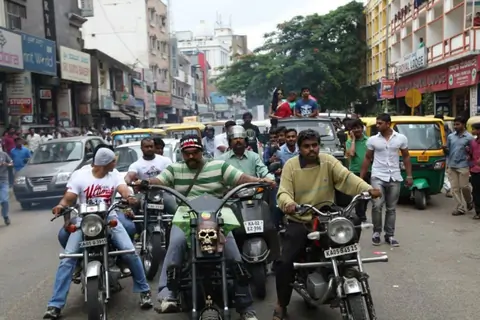 Veena Malik Silk Sakkath running housefull