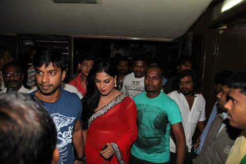 Veena Malik Silk Sakkath running housefull