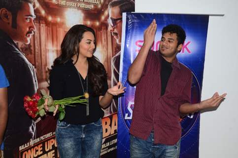 Sonakshi Sinha with India's Dancing Superstar contestant Loyola Dream team