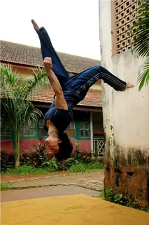 Tiger Shroff performing daredevil stunts