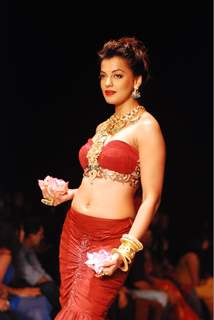 Mugdha Godse showstopper for Apala Show at IIJW 2013