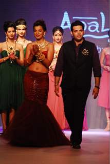 Mugdha Godse showstopper for Apala Show at IIJW 2013