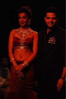 Mugdha Godse showstopper for Apala Show at IIJW 2013