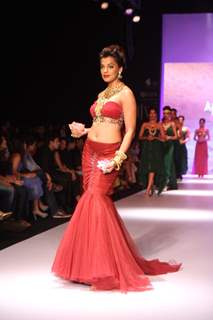 Mugdha Godse showstopper for Apala Show at IIJW 2013