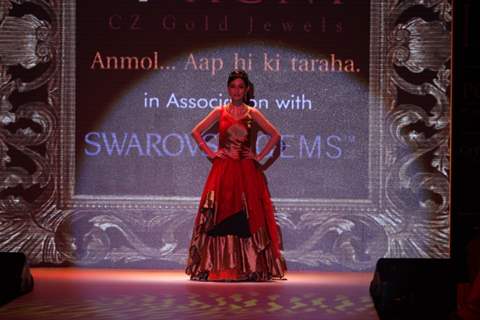 Amrita Rao showstopper for AGNI Jewels at IIJW 2013