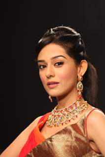 Amrita Rao showstopper for AGNI Jewels at IIJW 2013