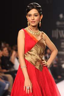 Amrita Rao showstopper for AGNI Jewels at IIJW 2013