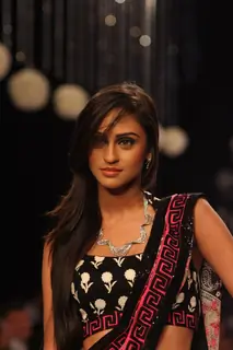Krystle Dsouza walk the ramp for Gitanjali Gems at IIJW 2013