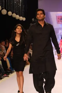 Amar Upadhyay walk the ramp for Gitanjali Gems at IIJW 2013