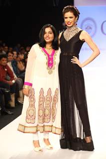 Gia show on Day 2 at IIJW 2013