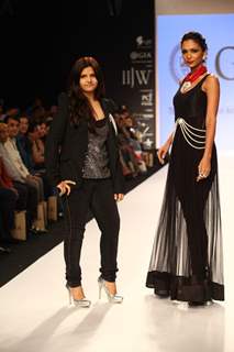 Gia show on Day 2 at IIJW 2013