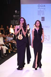 Derewala World Jewellery at IIJW 2013