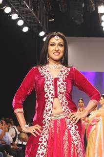 Rituparna Sengupta & Pooja Misrra walk the ramp at IIJW 2013