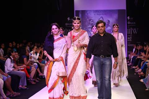 Adorn presents Dhora and Rivaayat at IIJW 2013 Day 4