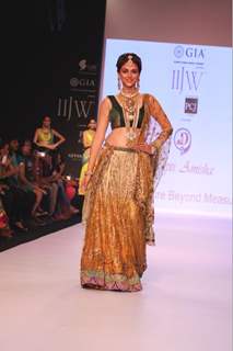 Aditi Rao Hydari showstopper at IIJW 2013