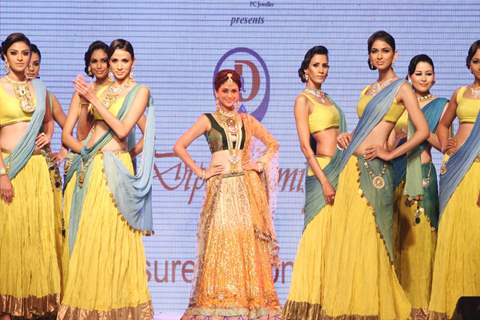 Aditi Rao Hydari showstopper at IIJW 2013