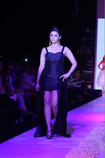 Alia Bhatt walks the ramp at IIJW 2013