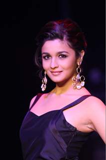 Alia Bhatt walks the ramp at IIJW 2013