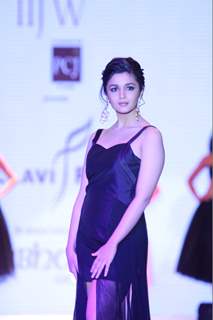 Alia Bhatt walks the ramp at IIJW 2013