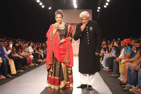 Javed Akhtar & Shabana Azmi showstopper at IIJW 2013