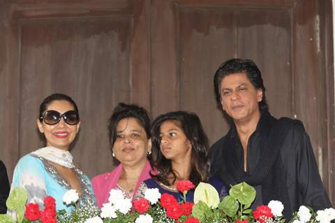 Shahrukh Khan with wife Gauri Khan, sister Shehnaz and daughter Suhana celebrating Eid Al-Fitr