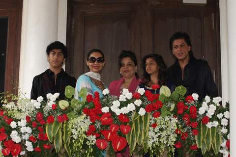 Shahrukh Khan with wife Gauri Khan sister Shehnaz, son Aryan and daughter Suhana celebrating Eid