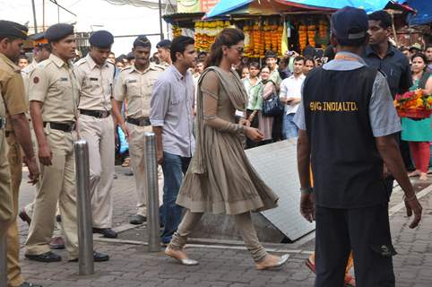 Deepika Padukone visits Siddhivinayak Temple