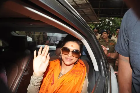 Deepika Padukone visits Siddhivinayak Temple