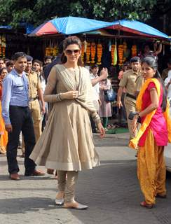 Deepika Padukone visits Siddhivinayak Temple