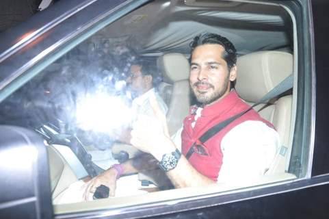 Dino Morea arrives at Shahrukh Khan's Grand Eid Party at Mannat