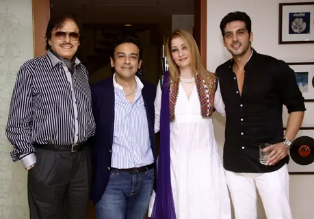 Sanjay Khan, Adnan Sami, Roya Faryabi & Zayed Khan pose for the camera at the Party