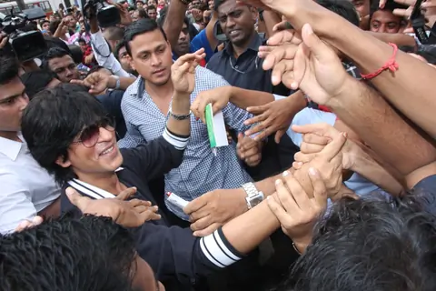 Fans crowd around Shahrukh Khan for an autograph,a hand shake or just a glimpse