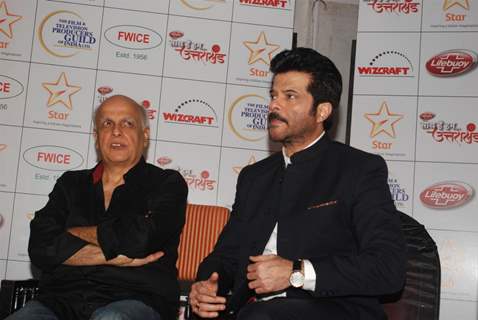 Mahesh Bhatt and Anil Kapoor make their views at the donation drive