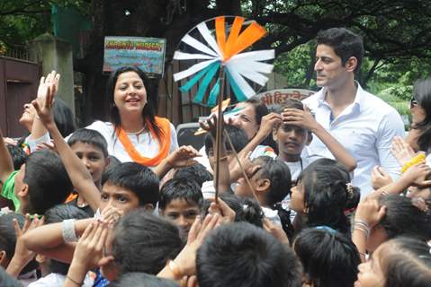 TV actor Mohit Raina celebrates Independence Day with Orphan Children