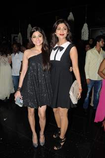 Shamita and Shilpa Shetty came in as cordinated sisters at the birthday party
