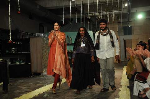 Utsav Dholkia choreographs and directs Good earth fashion show