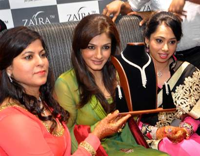 Raveena Tandon inaugurates a jewellery showroom