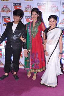 Bhavya Gandhi, Nehha Mehta and Nidhi Bhanushali at SAB Ke Anokhe Awards 2013