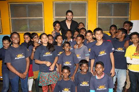 Shreyas Talpade with the NGO Akanksha's children