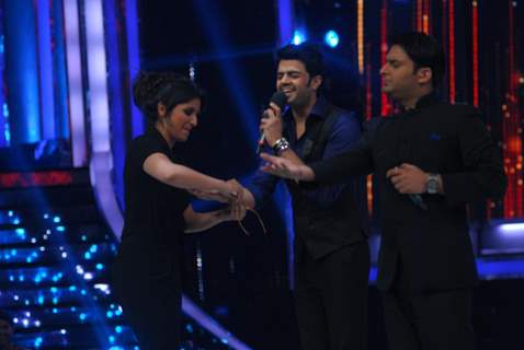 Parineeti Chopra ties rakhi to Manish Paul and Kapil Sharma